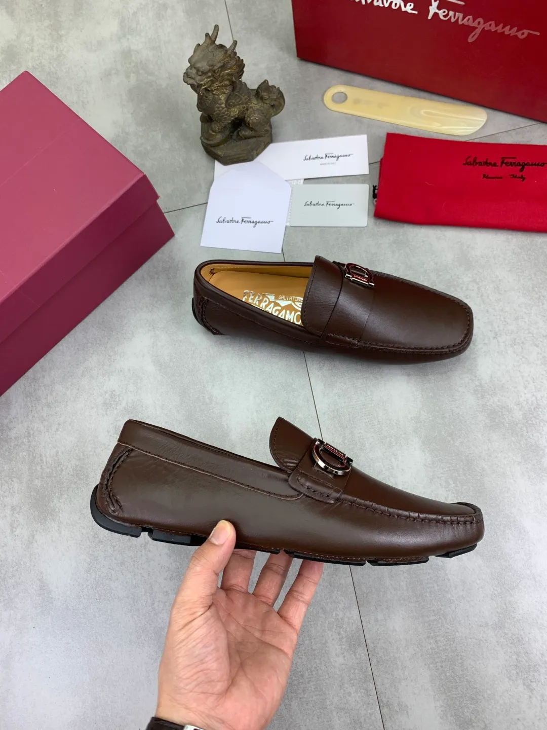 Men's shoes 💰P542 New model, high quality [Ferragamo/Ferragamo] Latest lazy slip-on shoes Original imported calfskin, imported cowhide lining + original luxury metal buckle + original combination outsole Comparison without pressure Code number: 38-45